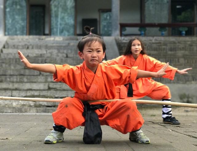 3个关键要点练出扎实腿力:新手必练马步桩</