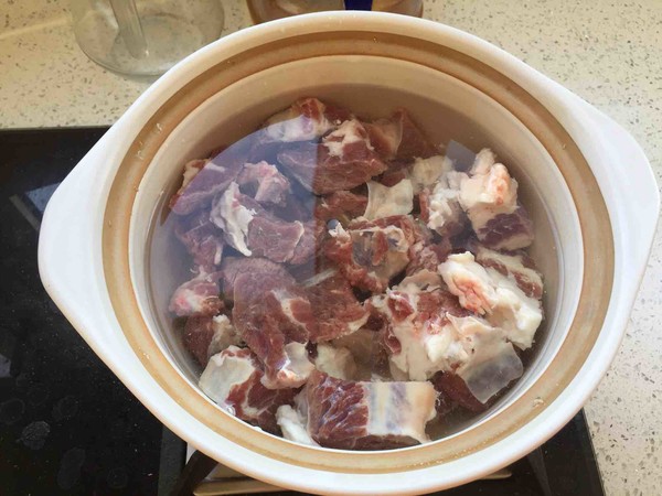 牛肉新吃法，清炖牛腩让你回味无穷